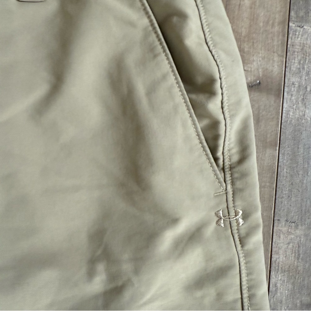 Under Armour Performance Golf Shorts Khaki Men 40 Gummy Waistband Heatgear Loose - Picture 3 of 12